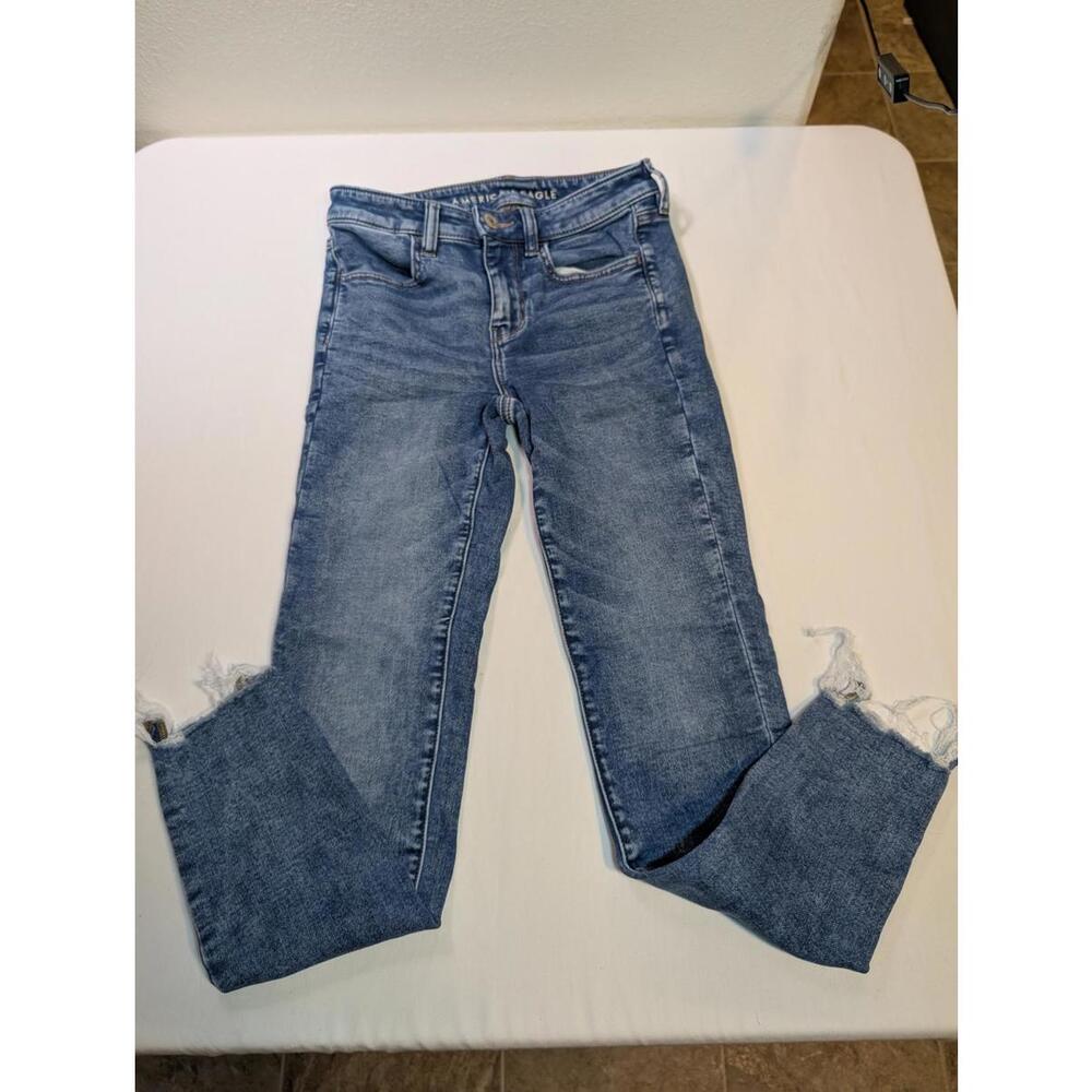 American Eagle Women's Size 4 Casual Blue Denim Jeans with Frayed Hem